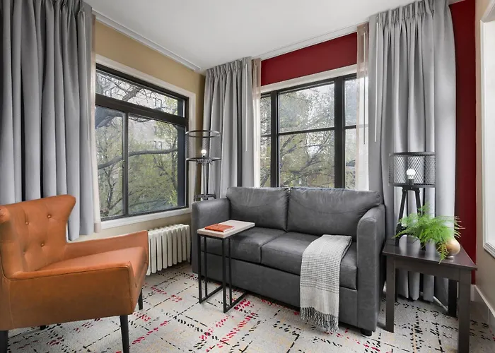 Majestic 3* Chicago